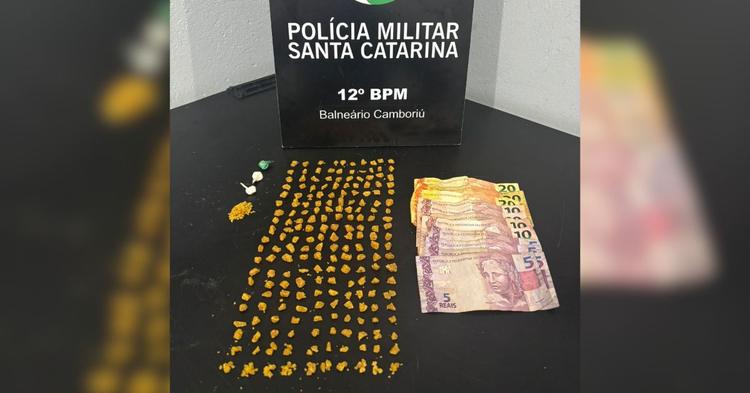Com 200 porções de crack prontas para venda, homem é preso pela PM em Balneário Camboriú