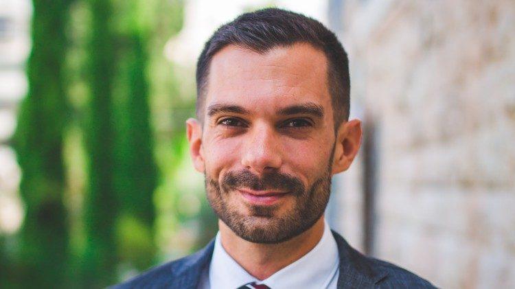 D: Frings für stärkeres Zusammenspiel von Bischöfen und Laien