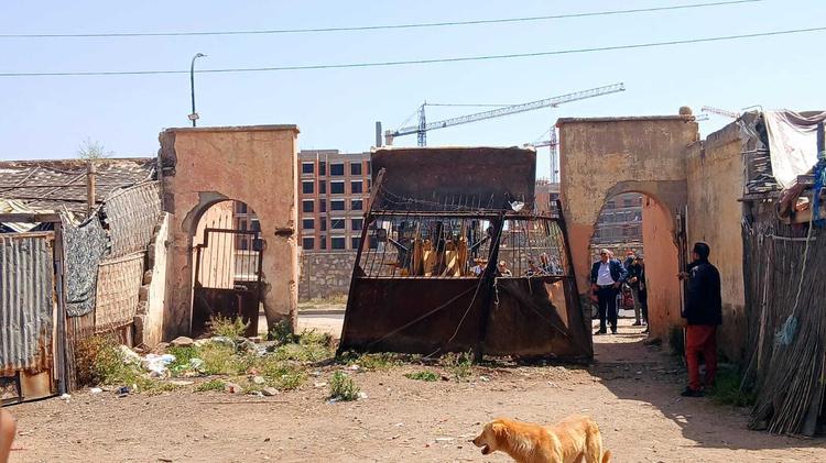 سلطات مراكش تهدم براريك عقار سوق الاربعاء بدوار العسكر +صور