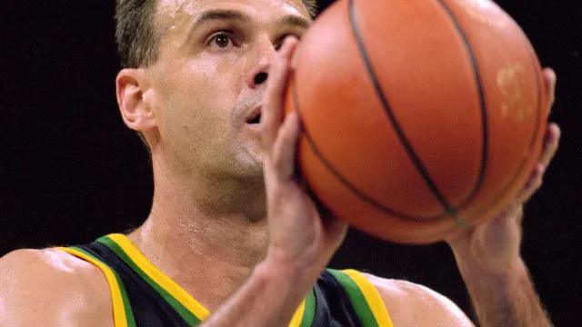 Oscar impressionou Kobe, derrotou Robinson e recebeu de Bird seu maior prêmio