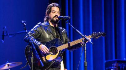 Shooter Jennings está lançando mais músicas de Waylon. Esta conta com Glen Campbell