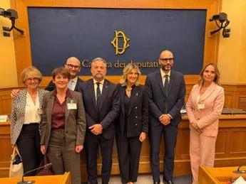 Cancro seno, '4 pazienti su 10 temono di perdere il lavoro'