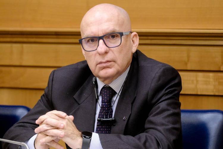 "Troppa burocrazia e costi enormi favoriscono la Cina"
