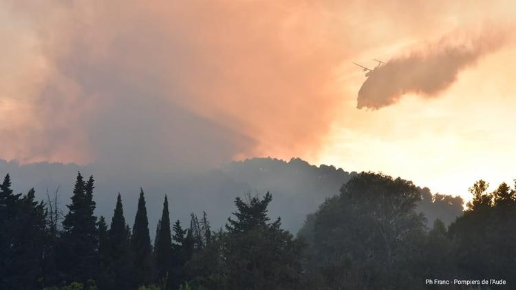 Incendie entre Aude et Hérault : 950 hectares parcourus, des conditions météo plus favorables