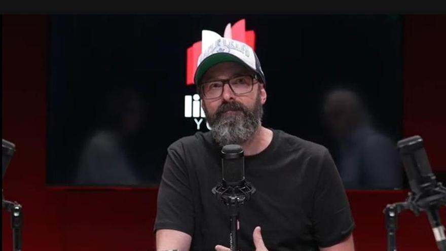 Juan Manuel Gil, en el vídeopodcast del suplemento ABRIL: “El esperpento es una cosa que acude a mi vida y que yo abrazo”