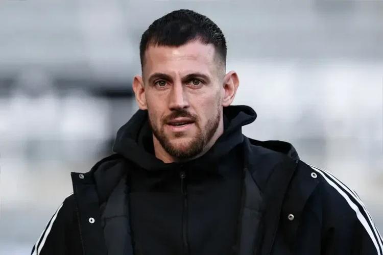 Tottenham officially announce signing of ex Newcastle United star