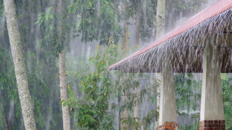 ¡Lunes bajo agua! lluvias y tormentas eléctricas afectan varias zonas de RD por onda tropical
