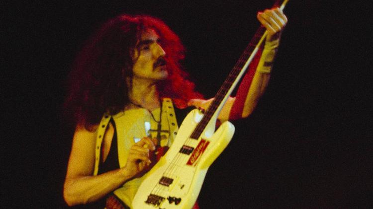 Geezer Butler, baixista do Black Sabbath, em 1973 (Foto: Fin Costello / Redferns via Getty Images)