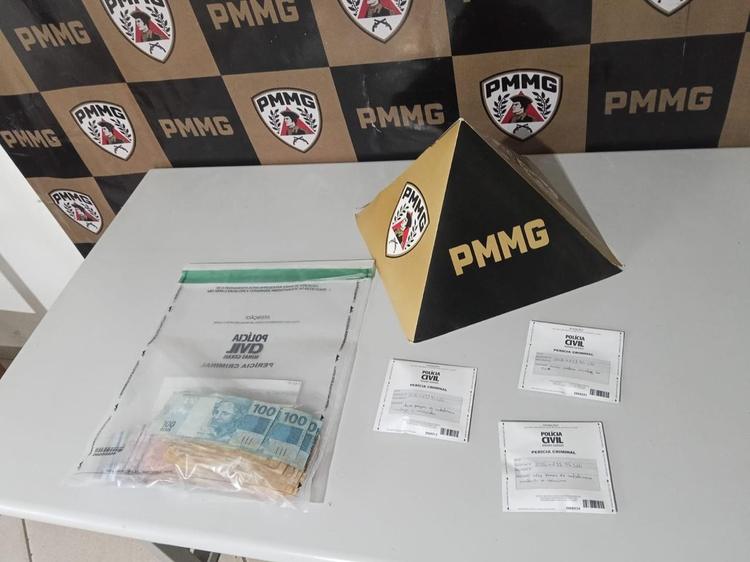 Homem sai de barraco abandonado com bolsa e acaba preso com drogas e quase R$ 3 mil em Engenheiro Caldas