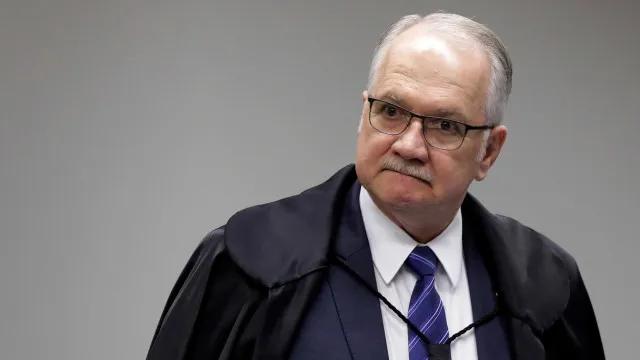 Fachin tenta conter divisão no STF, mas decisão sobre INSS incomoda aliados de Moraes