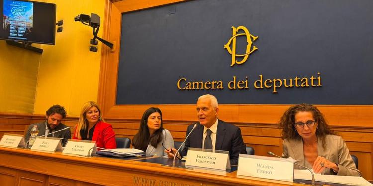 Catanzaro, i ragazzi della giustizia minorile si raccontano in un fumetto. Ferro: «Cambiare strada è possibile»