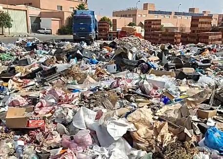 تراكم الأزبال بأحياء المنارة يثير استياء الساكنة بمراكش