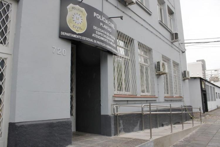Mãe de 22 anos é vítima de feminicídio após ser baleada no rosto na véspera do Dia das Mães em Porto Alegre