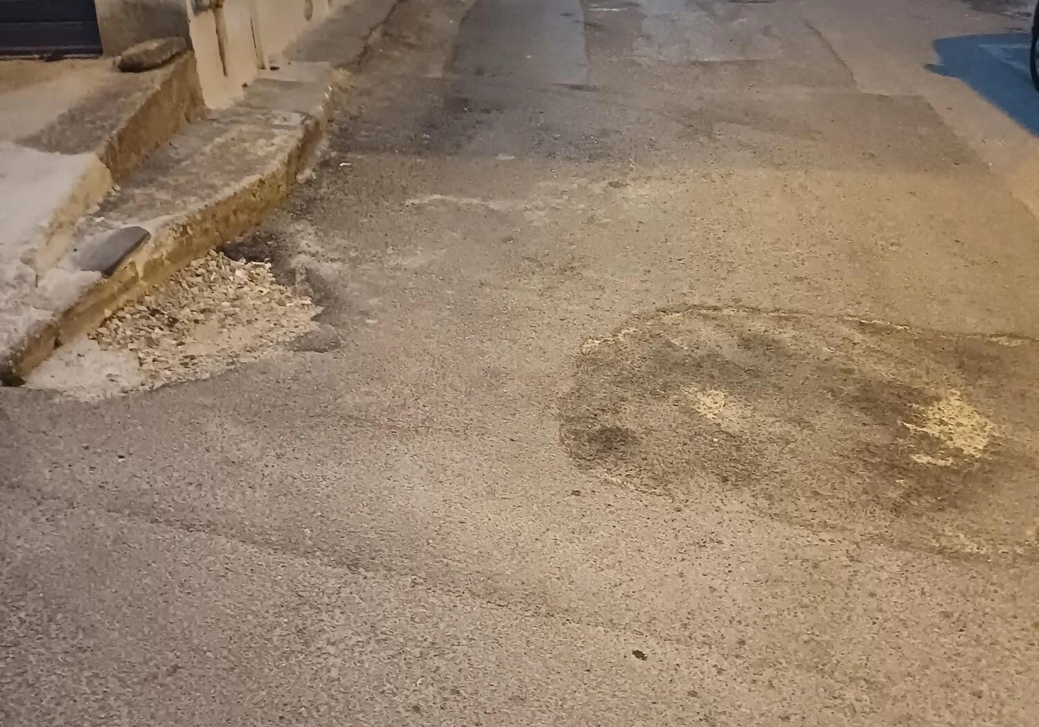 Degrado e cantiere abbandonato tra via Granatelle e via Bellini ad Agropoli: la protesta dei residenti