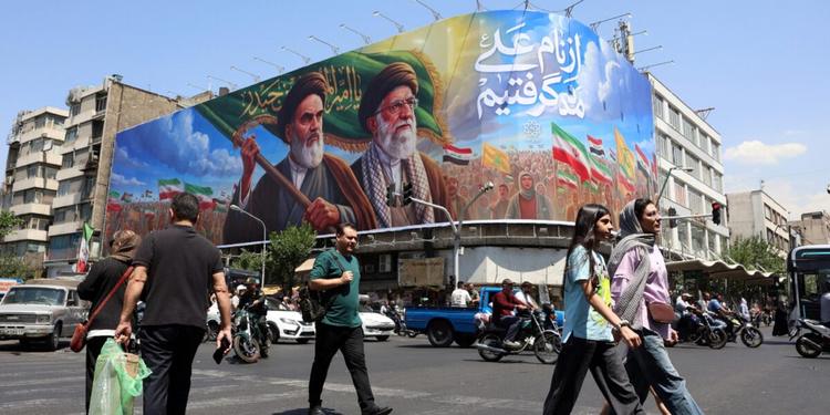 Trump pronto a nuovi raid: "Teheran perde tempo, ci tratta da cretini". Petroliera colpita da un missile Usa, Dehli protesta