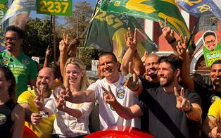 Douglas Ruas caminha em Bangu, Paes cede entrevistas: confira agendas dos candidatos ao governo do RJ