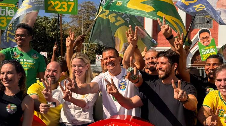 Douglas Ruas caminha em Bangu, Paes cede entrevistas: confira agendas dos candidatos ao governo do RJ