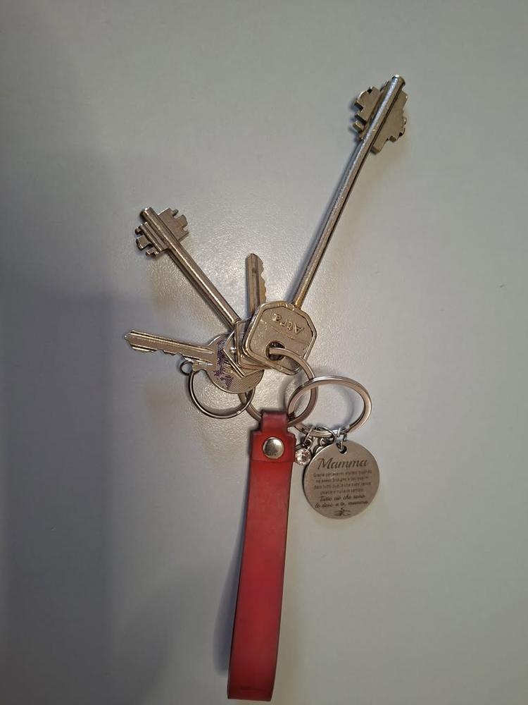 Comunichiamo che è stato trovato un mazzo di chiavi in Via Alcide De Gasperi angolo Viale Scirè Risichella.  Chi lo rico...