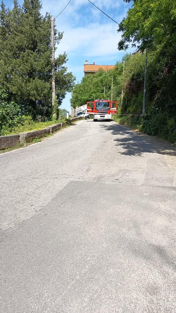 A CAUSA DI UN INCIDENTE PER FORTUNA SENZA CONSEGUENZE PER LE PERSONE ,LA STRADA  PROVINCIALE  SAN GIORGIO MORGETO POLIST...