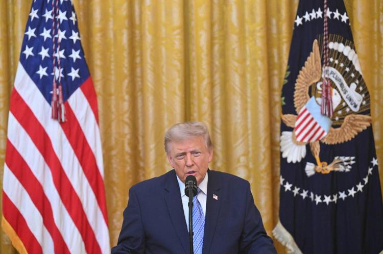 Trump attacca la Cina: “Ha rubato i dati elettorali degli americani. Il nostro sistema di voto è compromesso”