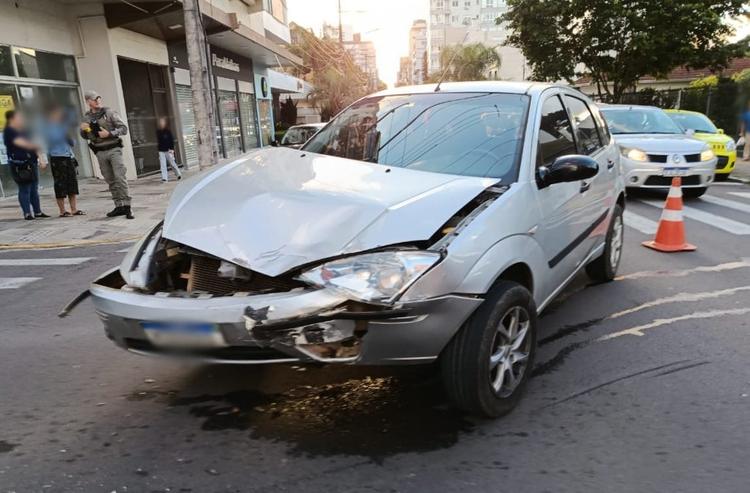 Passageira fica ferida em acidente no centro de Farroupilha