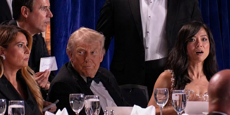 Spari all’Hilton di Washington durante la cena dei corrispondenti: paura a pochi metri da Trump