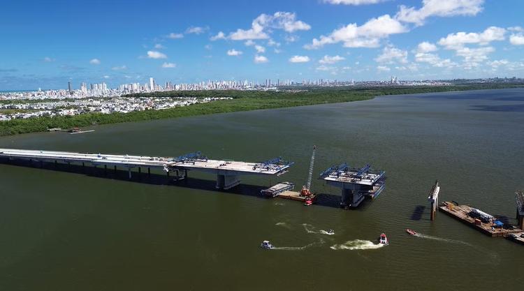 Corpo de trabalhador morto em desabamento na Ponte do Futuro é liberado, na PB