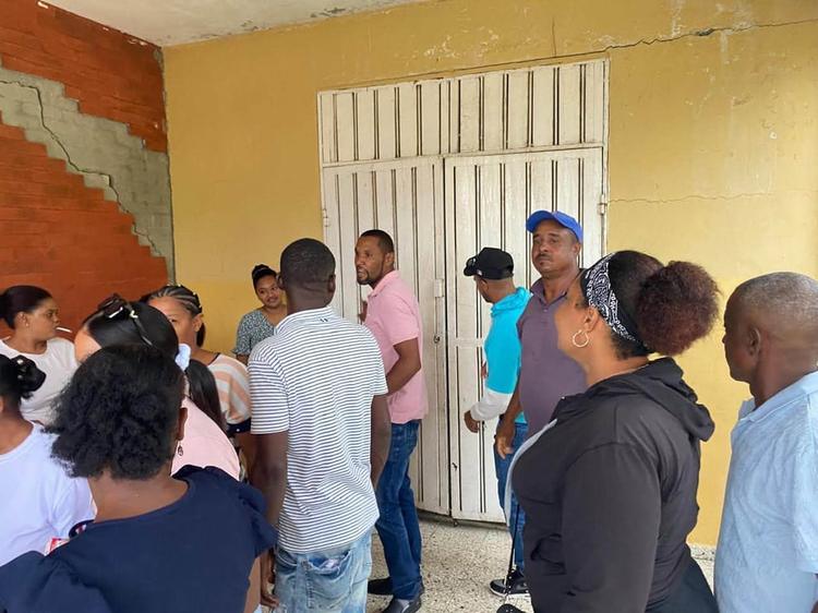 Padres cierran comedor de liceo en Cabeza de Toro por fallas estructurales