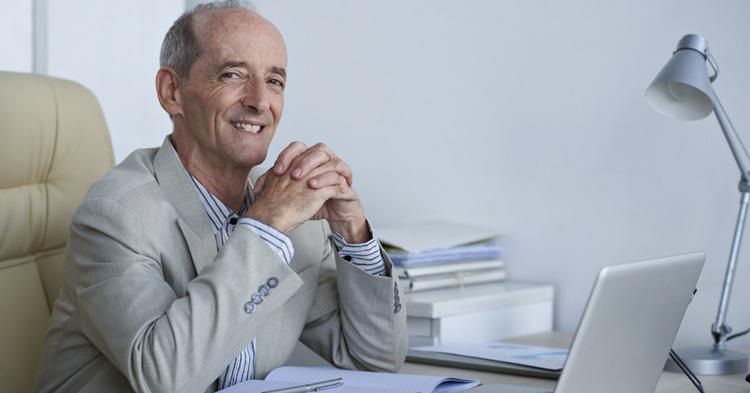 Cooperativas oferecem crédito e orientação a empreendedores 60+ em meio ao boom da economia prateada