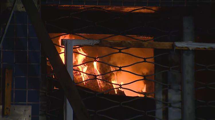 Sobe para 15 número de feridos em incêndio que deixou 10 mortos em pousada de Porto Alegre