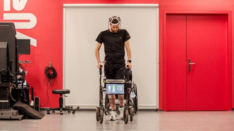 Brain Spine Interface : la technologie qui fait remarcher les paraplégiques
