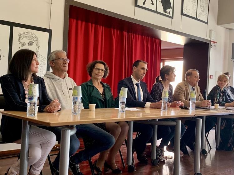 Les candidats aux législatives réunis autour de Carole Delga et Kléber Mesquida.