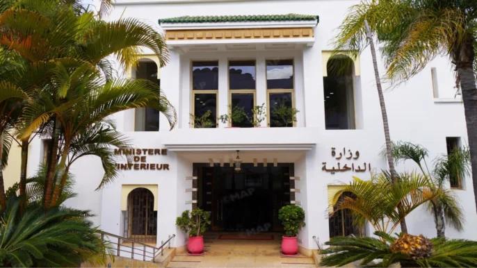 رؤساء جماعات يمارسون مهامهم بلونين حزبيين