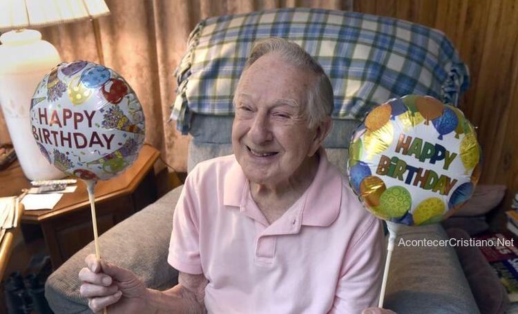 Nacido prematuro, anciano glorifica a Dios al cumplir 106 años: "Él me está cuidando"