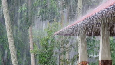 ¡Lunes bajo agua! lluvias y tormentas eléctricas afectan varias zonas de RD por onda tropical