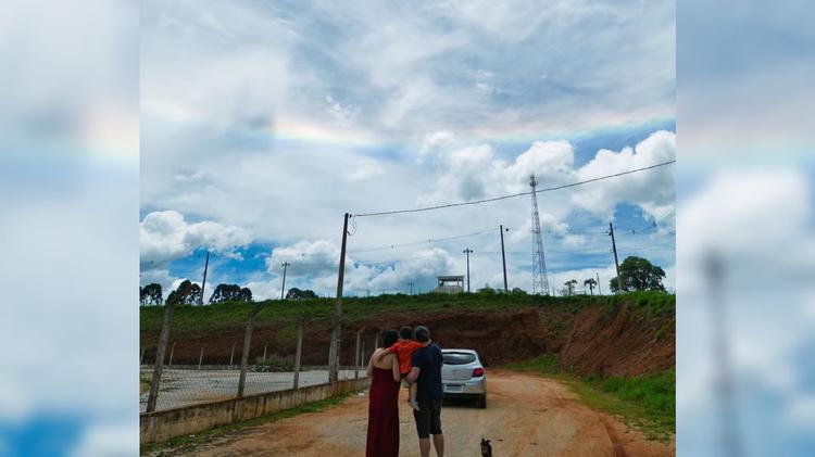 VÍDEO: 'arco-íris de fogo' é flagrado junto a halo solar no céu de Bom Sucesso de Itararé