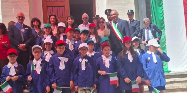 Festa della Repubblica, gli alunni dell’Ic Montalto Uffugo protagonisti della cerimonia a Cosenza