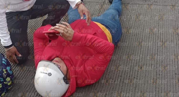Conductor atropella a una motociclista en Cuautla y se da a la fuga a toda velocidad