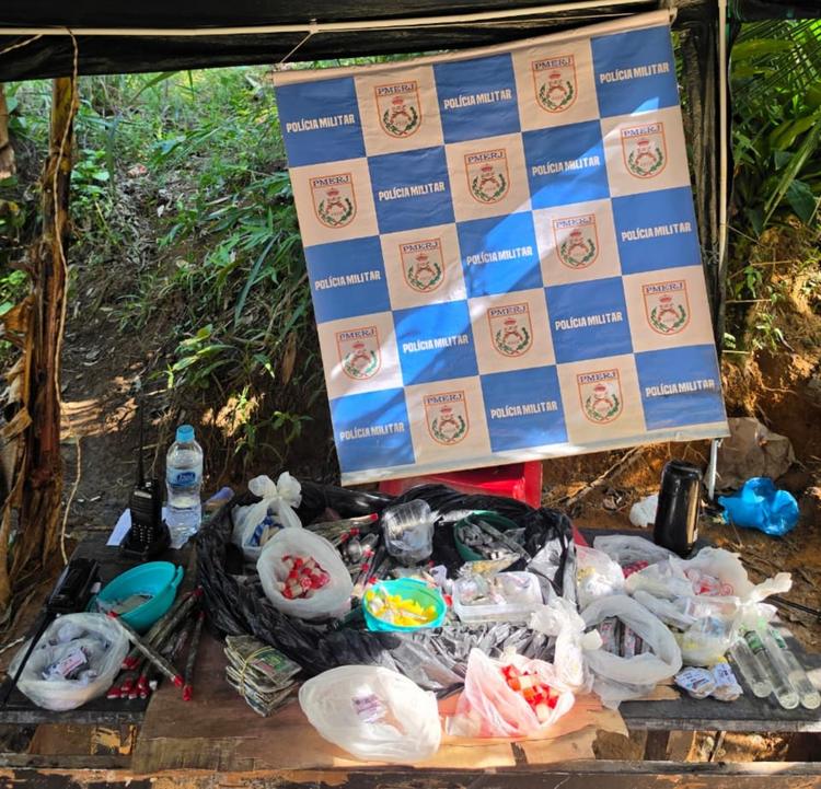 Dois homens são presos com mais de 3 kg de drogas em Angra dos Reis