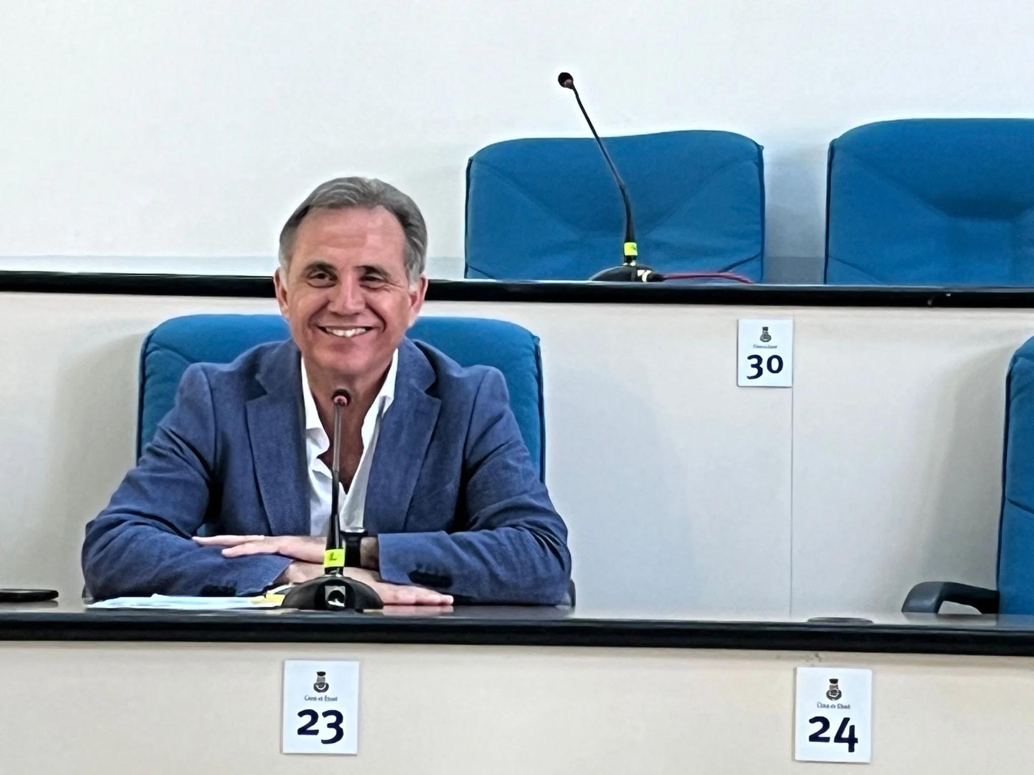 Eboli, consiglio comunale al cardiopalma: si insedia un consigliere ma annuncia le dimissioni