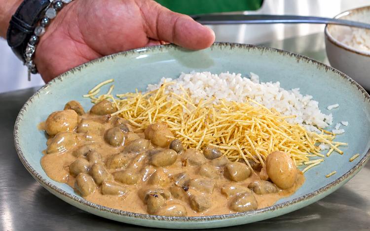 ‘Barato da Cozinha’: aprenda a fazer estrogonofe de coraçãozinho