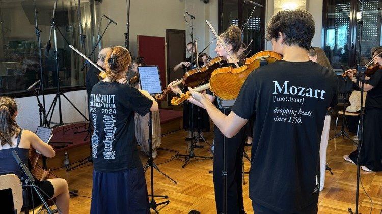 Am Samstagabend um 22.00 Uhr auf Radio Vatikan: Mozart-Konzert von „Bella Musica“