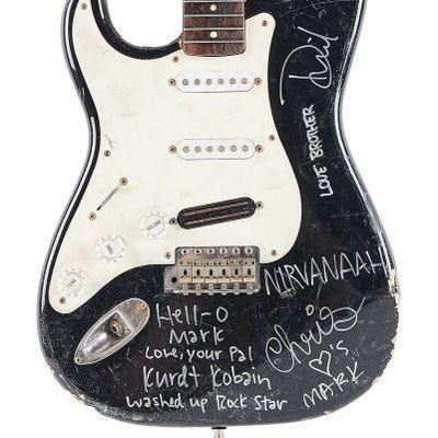 Aux enchères: La guitare brisée par Kurt Cobain adjugée à 600 000 dollars