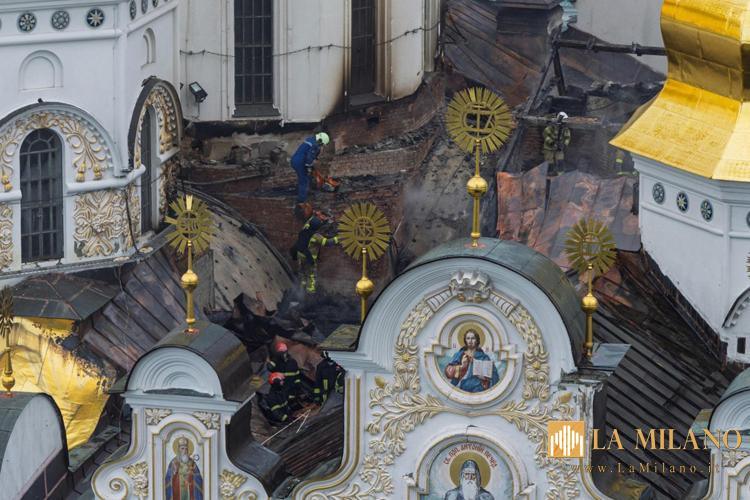 Ucraina, raid russi su Kiev e Kharkiv: colpita la cattedrale Unesco della Lavra