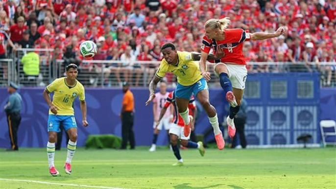 هالاند يقسو على البرازيل ويقود منتخب النرويج الى دور الربع من نهائي المونديال