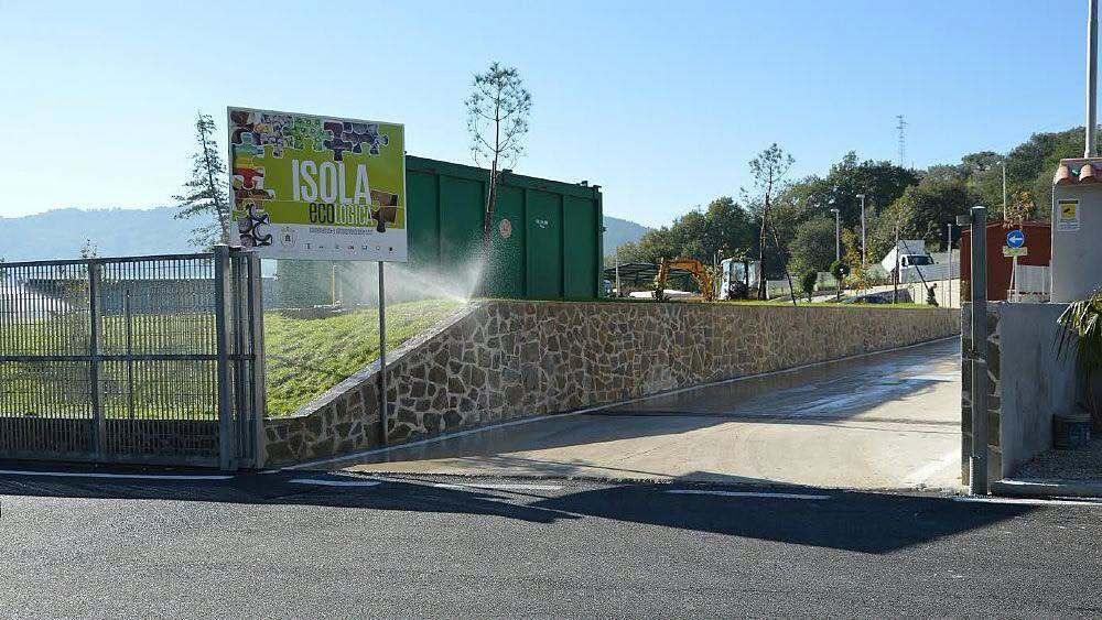 Sciopero dei tir e stop ai rifiuti: chiudono le isole ecologiche nel Salernitano