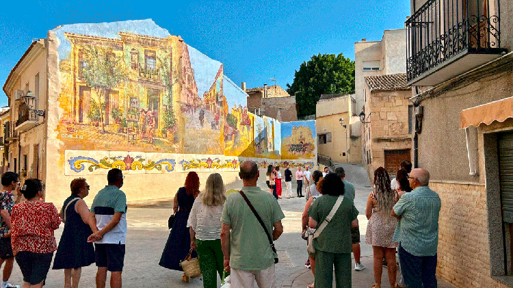 #Monforte del Cid estrena un mural que homenajea su historia e identidad