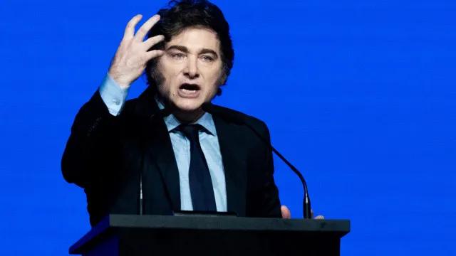 Milei transforma em ato político sessão no Congresso com ministro investigado