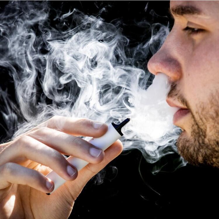Meno bionde, più e-cig: l’Italia non si libera della nicotina