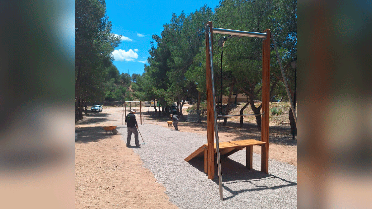 #Villena: Las Cruces estrena una nueva tirolina infantil para ampliar su zona de ocio